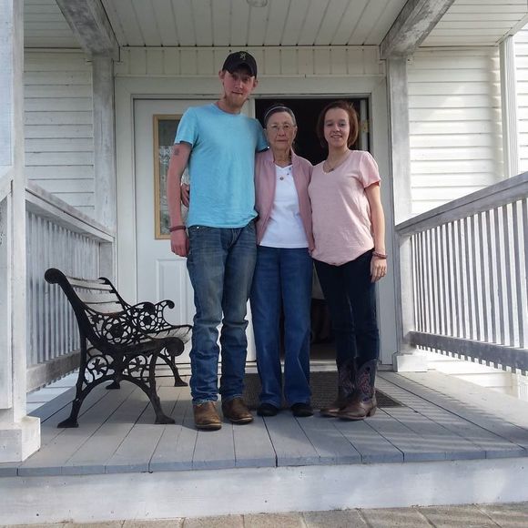 Meet your Posher, Lara - Picture 1 of 1